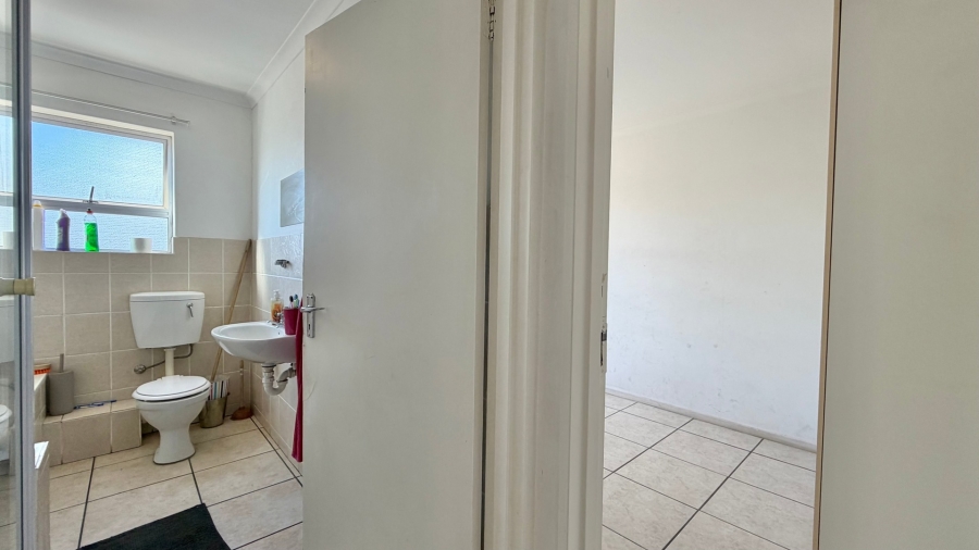 2 Bedroom Property for Sale in Guldenland Western Cape